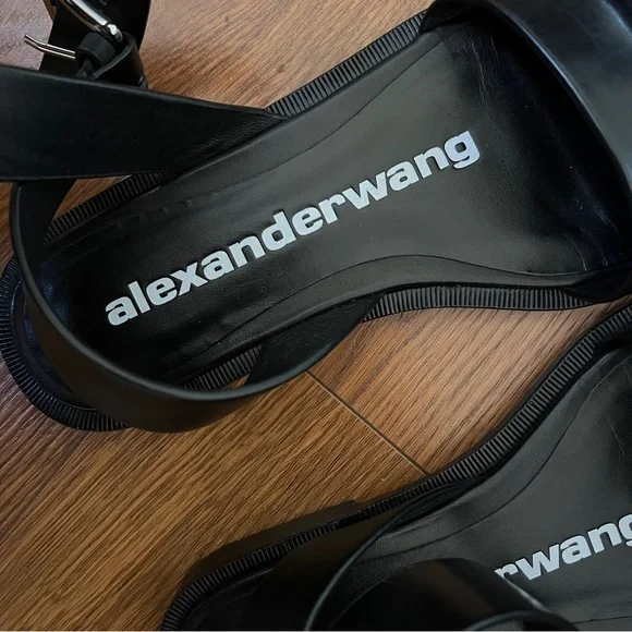 ALEXANDER WANG Sora Halo Flat Leather Sandals in Black